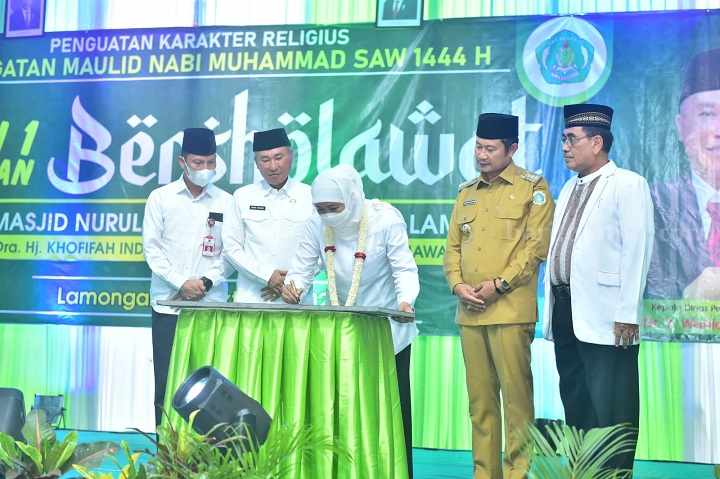 Gubernur Khofifah Resmikan Masjid SMKN 1 Lamongan, Ajak Bangun Kekuatan Karakter Religius