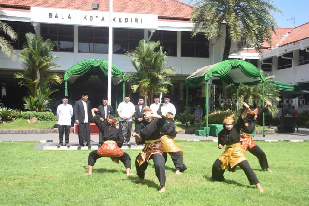Wali Kota Kediri: Santri Harus Terlibat Aktif di Setiap Fase Perjalanan Indonesia