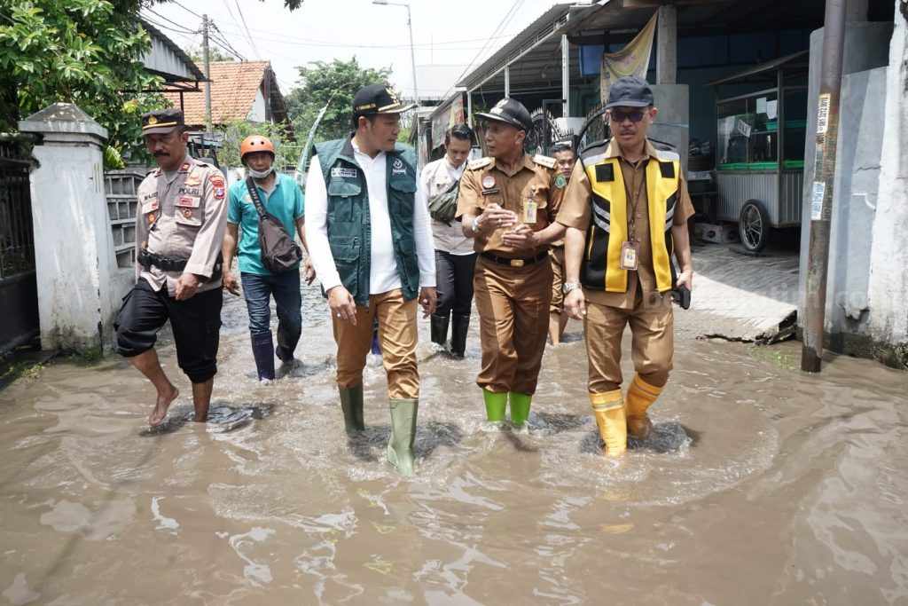 Wabup Sidoarjo Sidak Korban Puting Beliung dan Banjir