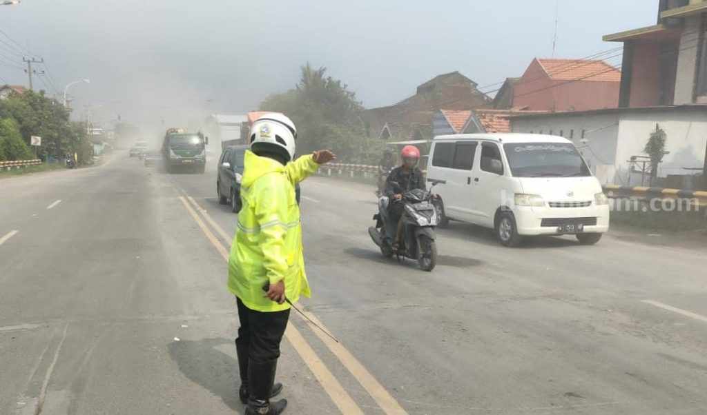Jalur Pantura Gresik Buka Tutup, Kendaraan Berat Diimbau ke Jalan Daendels