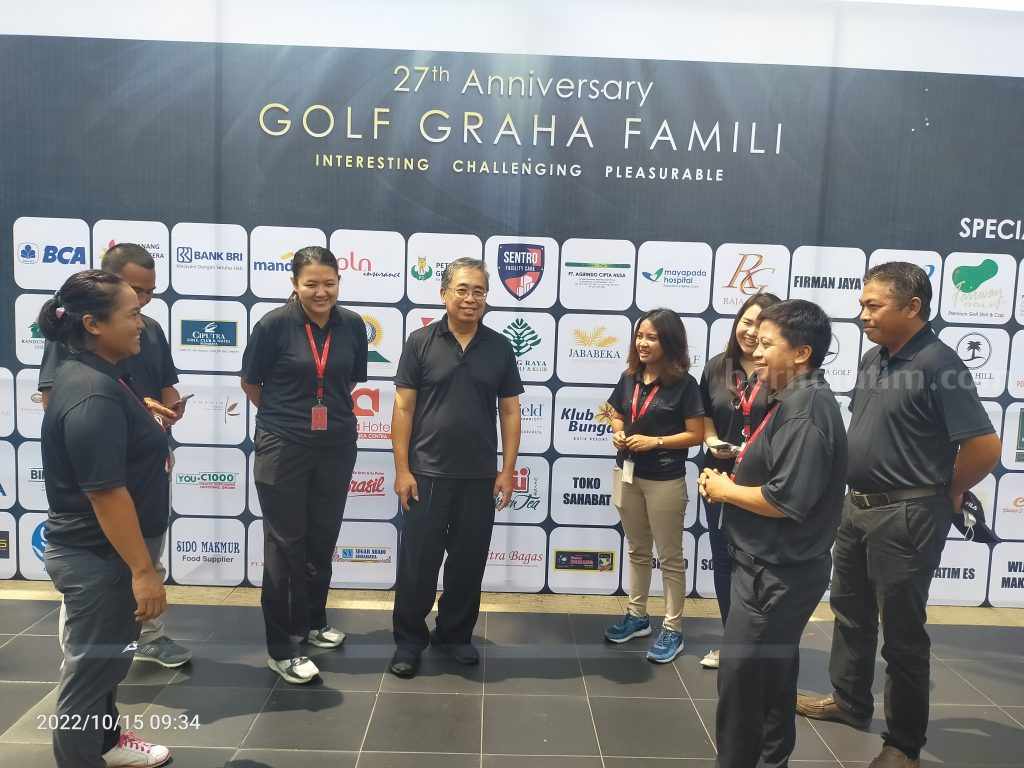 Turnamen Golf Graha Famili Diserbu Milenial