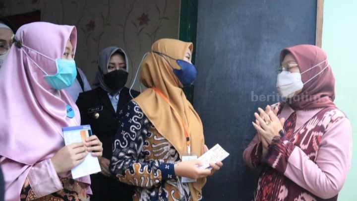 Menaker Ida Fauziah Pastikan BSU untuk Pekerja RSI Sakinah Mojokerto Diterima