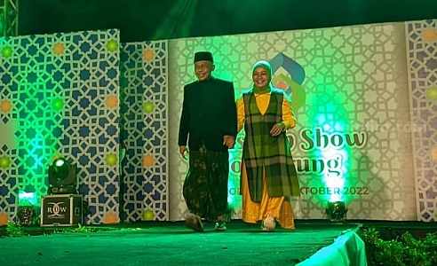 Jelang Peringatan HSN, Pemkab Ponorogo Adakan ‘Fashion Show of Sarung’