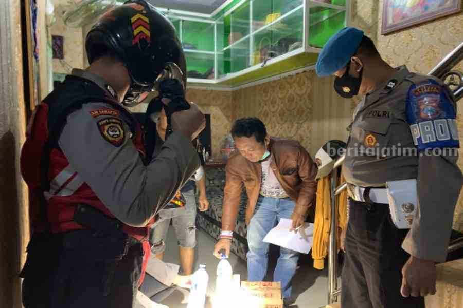 Razia Tempat Hiburan Malam, Polres Ponorogo Amankan Puluhan Miras