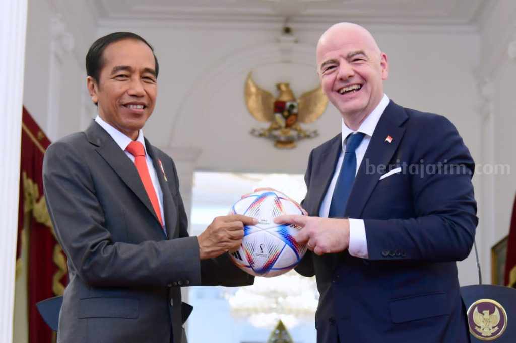 Empati Korban Kanjuruhan, Presiden FIFA: Sepakbola Seharusnya Tentang Kegembiraan