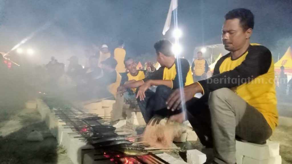 Warga Jenu Tuban Gelar Festival Bakar Ikan dan Dibagikan Gratis