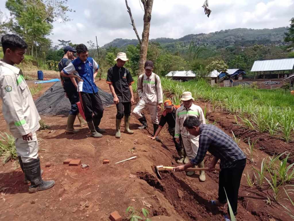 Lewat Sekolah Lapangan, Unitri Malang Ajarkan Konservasi Tanah dan Air di Agroedupark