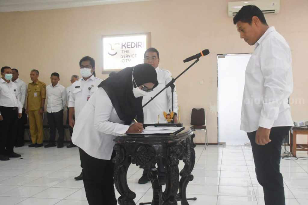 Wali Kota Kediri Ambil Sumpah Jabatan 24 Pejabat Struktural dan Fungsional