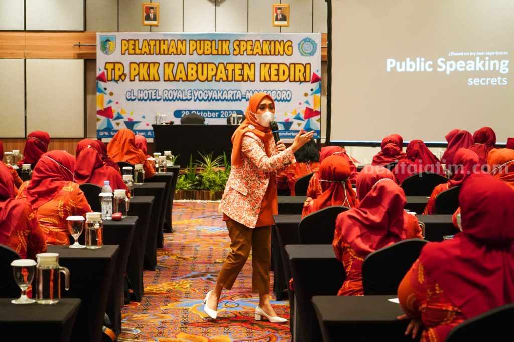 Mbak Cicha, PKK Kabupaten Kediri Harus Kompak dan Memiliki Komunikasi yang Bagus
