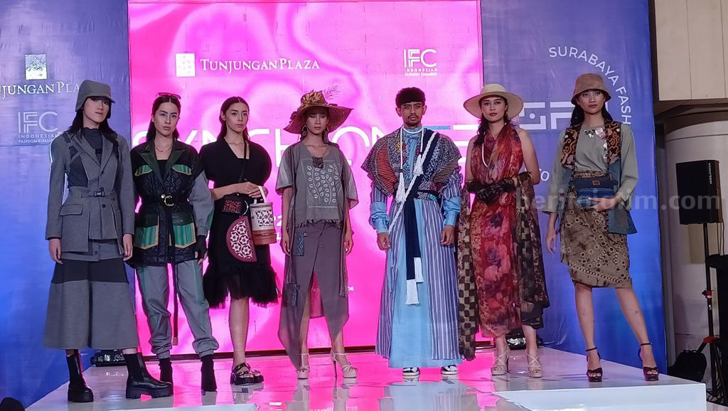 Surabaya Fashion Parade 2022 Tampilkan Busana Karya Desainer Ternama hingga Para Pelaku UMKM