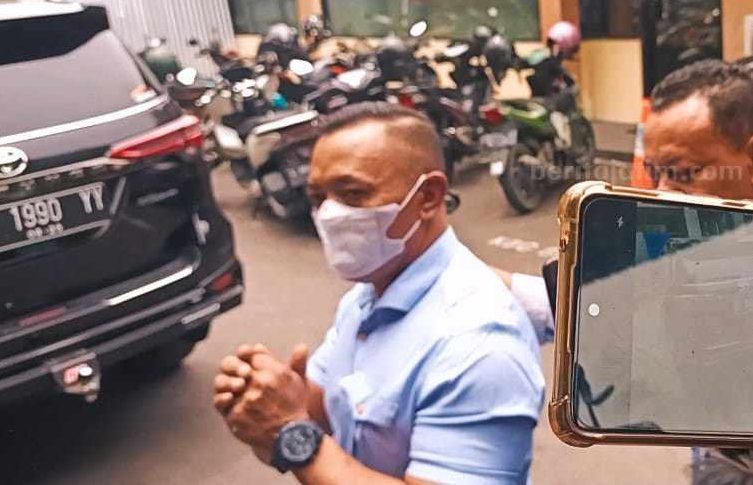 Diperiksa Sebagai Tersangka, Security Officer Arema FC Bungkam