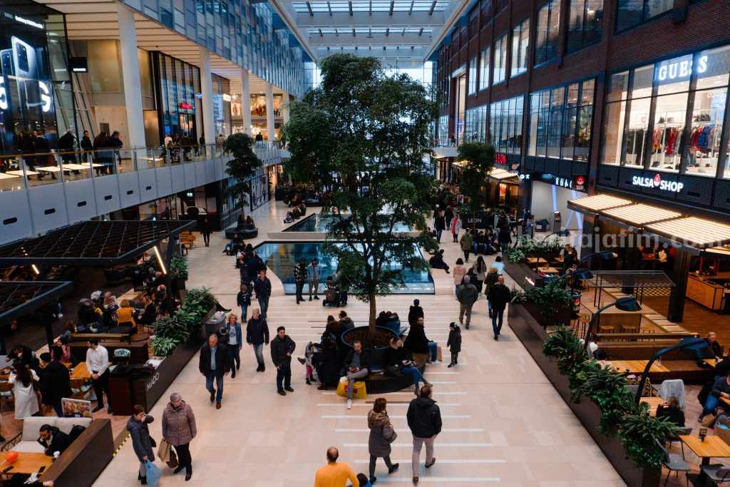 Mengapa Food Court Berada di Lantai Paling Atas? Begini Alasannya Ilustrasi food court di Mall. (Sumber: unsplash)