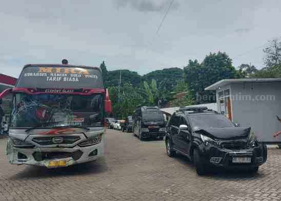 Laka Beruntun Libatkan 6 Kendaraan di Depan Taman Ria Iswahyudi Magetan, Salah Satunya Bus Mira