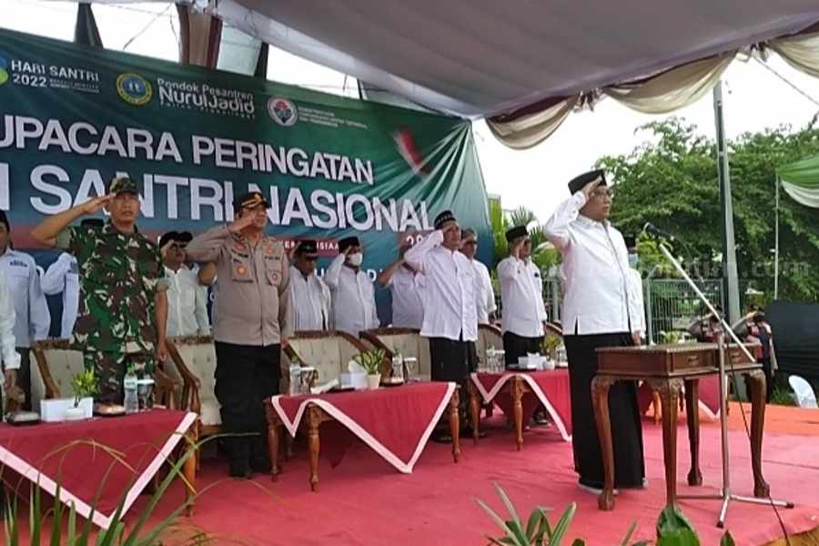 Jadi Inspektur Hari Santri Nasional di Ponpes Nurul Jadid Probolinggo, Ini Pesan Mendes