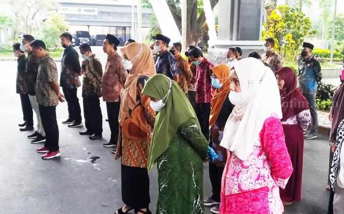Duka Cita Tragedi Kanjuruhan, UIN Malang Heningkan Cipta Sejenak saat Apel Rutinan