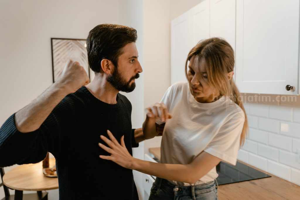 Siklus Kekerasan Dalam Rumah Tangga, Bisakah Pelaku KDRT Tobat? Ilustrasi KDRT. (Foto : Pexels.com)