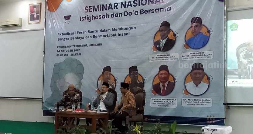Di Tebuireng Jombang, TGB: Jangan Meletakkan Politik Melebihi yang Lain