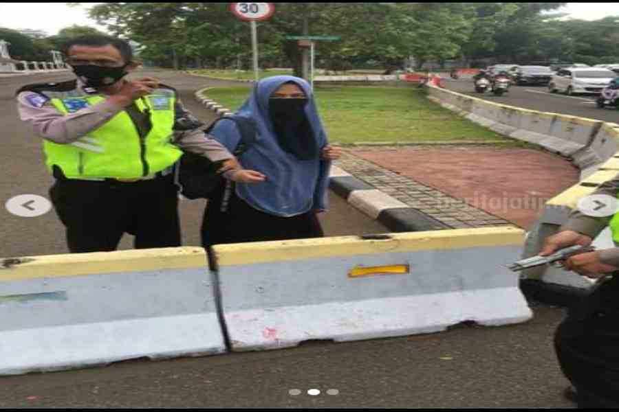 Perempuan Tak Dikenal Terobos Istana Presiden Todongkan Senpi