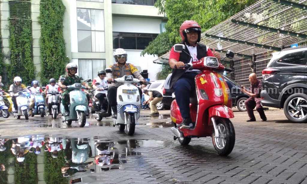 Konvoi Sepeda Listrik Probolinggo Sambut KTT G20