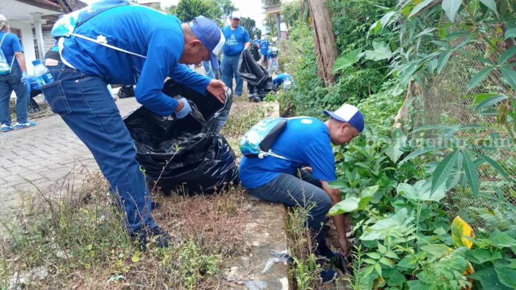 100 Kg Sampah Plastik Terkumpul dari Kerja Bakti Aqua dan Masyarakat