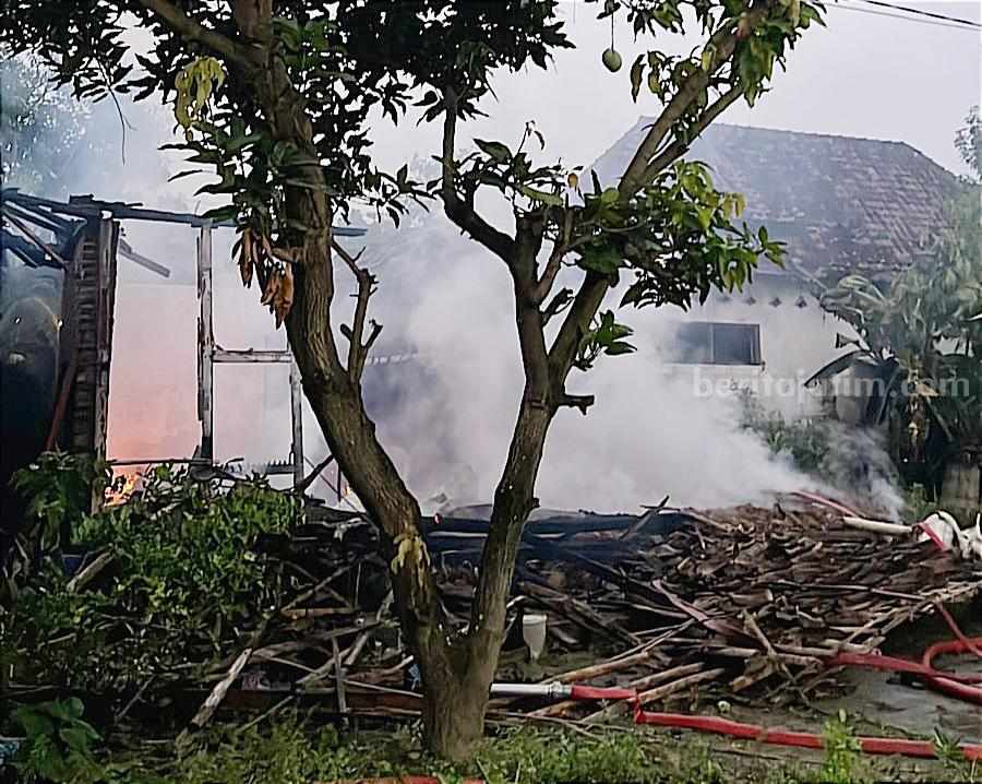 Ditinggal ke Pasar, Rumah di Kauman Ponorogo Ludes Terbakar