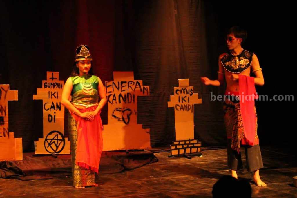 Teater Lingkar Usung Kebudayaan Peringati Dies Natalis ke-58 Stikosa AWS