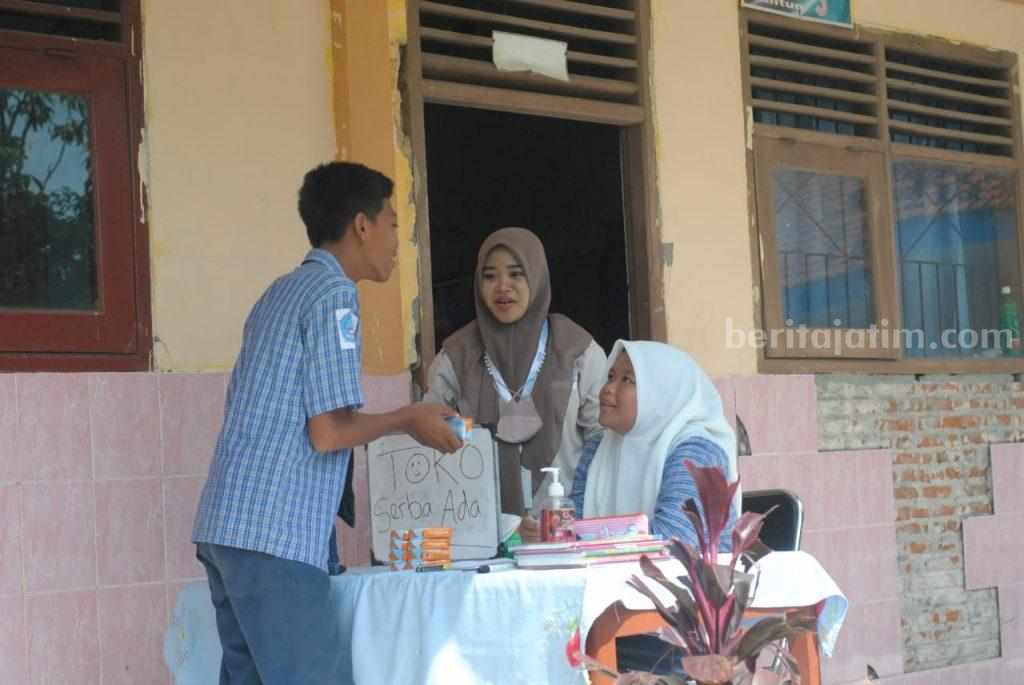 Mahasiswa Unikama Tingkatkan Minat Belajar Siswa Lewat Program KM Angkatan 4