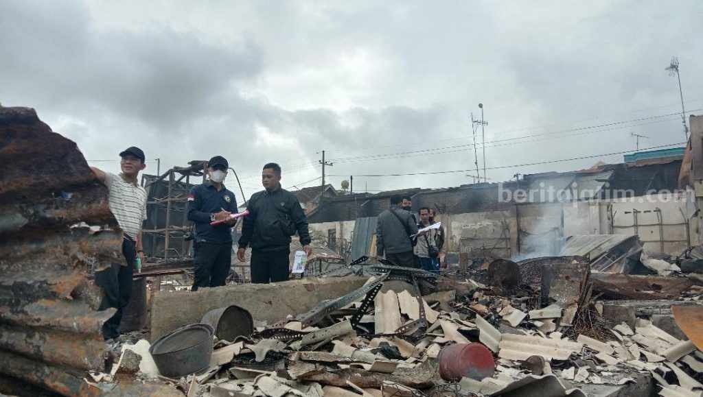 Tim Labfor Polda Jatim Periksa 4 Titik Awal Kebakaran Pasar Kesamben