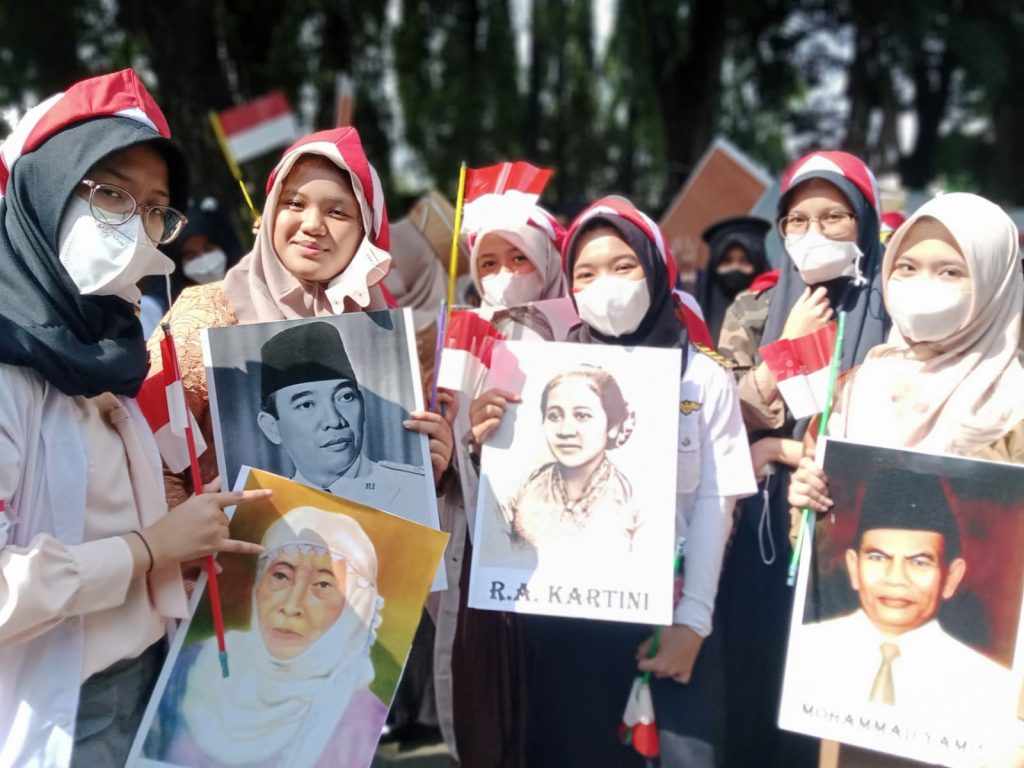 Siswa SMP Al Falah Deltasari Sidoarjo Kenalkan Nama-nama Pahlawan