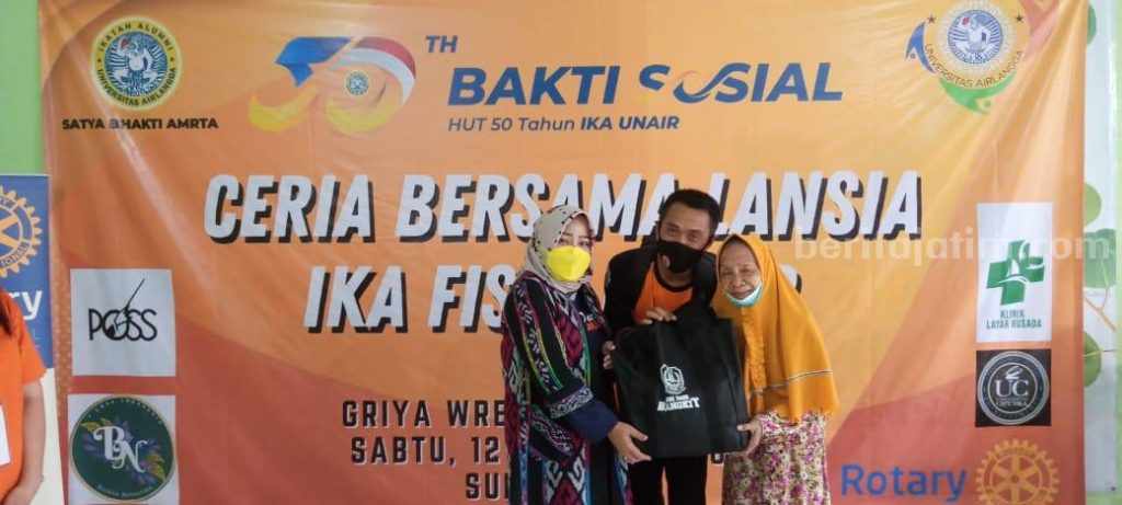 Senangnya Eyang-eyang saat Dikunjungi IKA FISIP Unair
