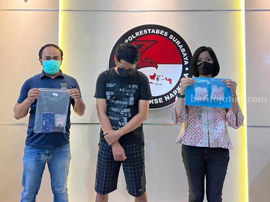 Asyik Timbang Sabu, Bandar Narkoba Waru Kena Borgol