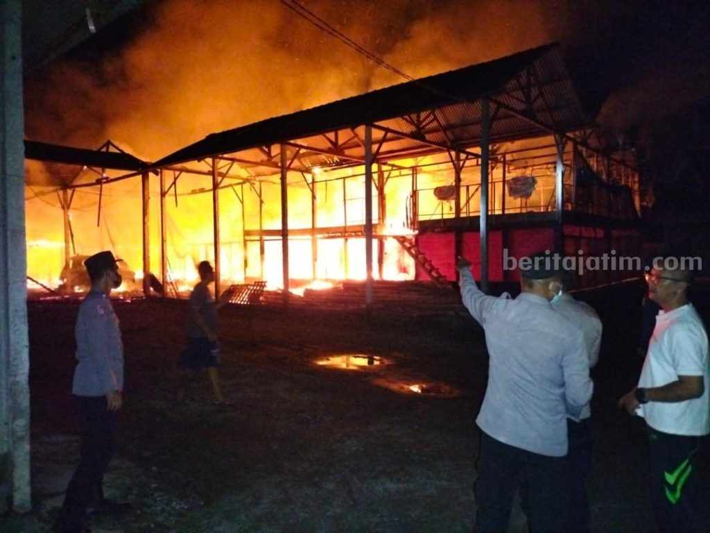 7 Ribu Ayam Hangus saat Kebakaran di Udanawu Blitar, Kerugian Rp 400 Juta