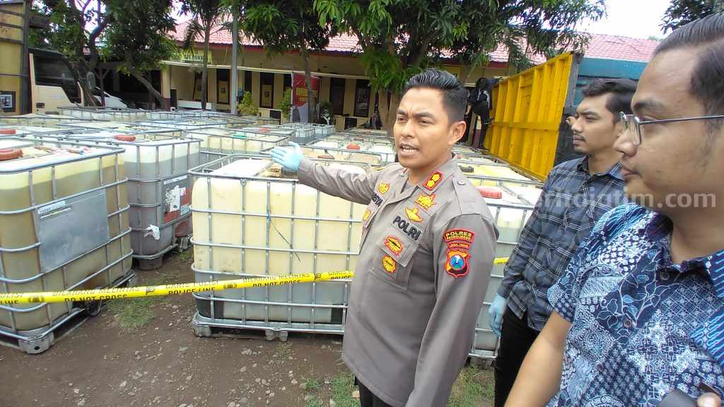 Polres Probolinggo Ungkap Kasus Penimbunan 31 Ribu Liter Solar