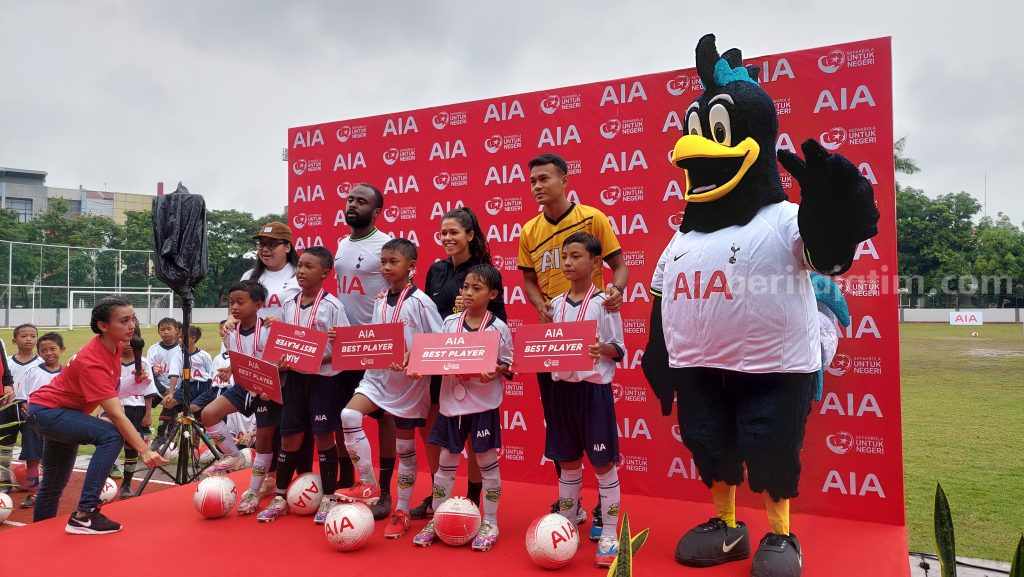 Gandeng Pelatih Tottenham Hotspur, AIA Kembangkan Talenta Pesepak Bola Cilik Indonesia
