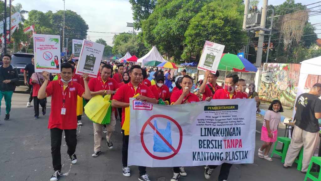 1000 Tas Go Green Dibagikan Alfamart di CFD Jombang