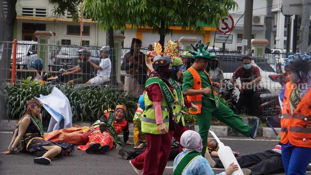 Dies Natalis Unair ke-68, Ratusan Dokter Ikuti Karnaval Keliling Kampus