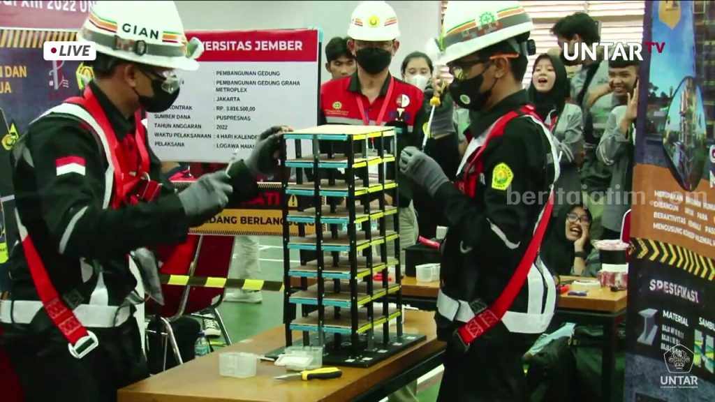 Mahasiswa Universitas Jember Rancang Model Gedung 8 Lantai Tahan Gempa
