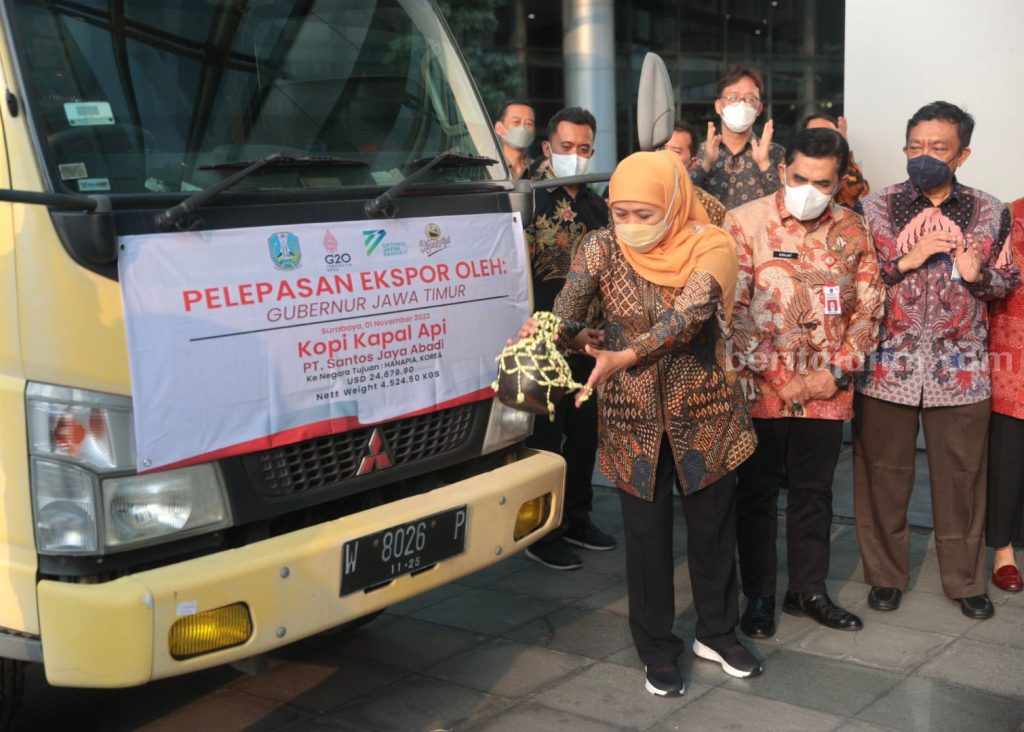 Lepas Ekspor ke Empat Negara, Khofifah Dukung Pelaku Usaha Tembus Pasar Dunia