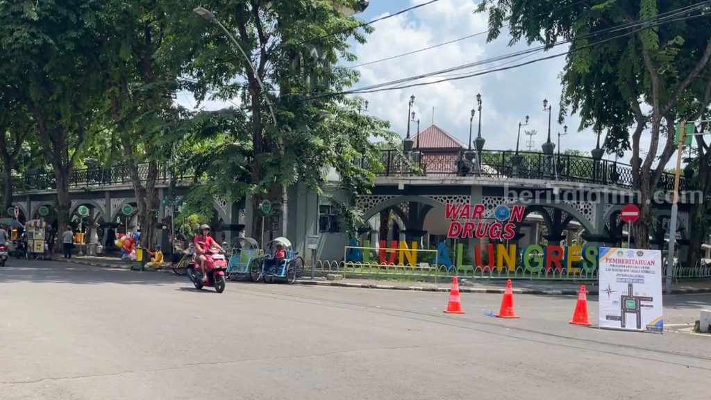 Arus Lalu Lintas Alun-alun Kota Gresik Diberlakukan Satu Arah
