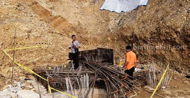 Dua Pekerja JLS Malang Tewas Tertimpa Besi Bercampur Tanah Longsor