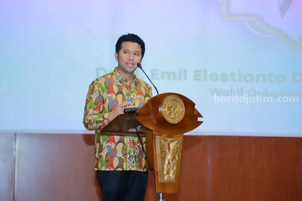 Di Unair, Wagub Emil Sampaikan Pentingnya Literasi Perkuat Inklusifitas Keuangan di Jatim