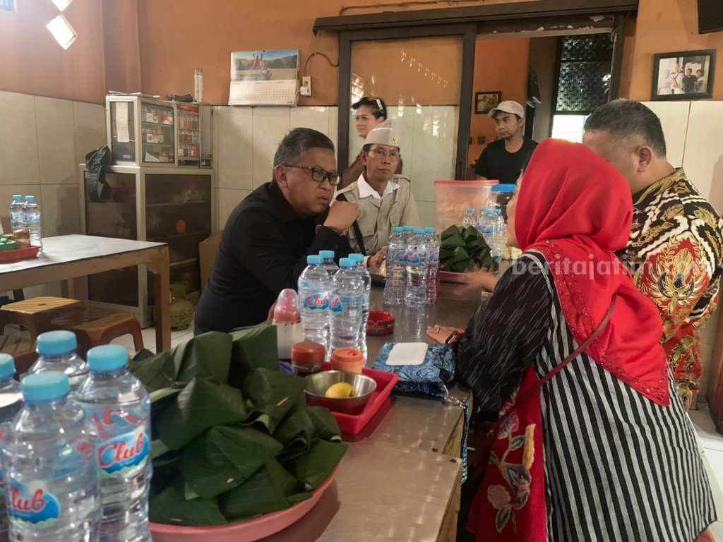 Hasto Jelajahi Kuliner Soto Tapak Siring hingga Bebek Sinjay