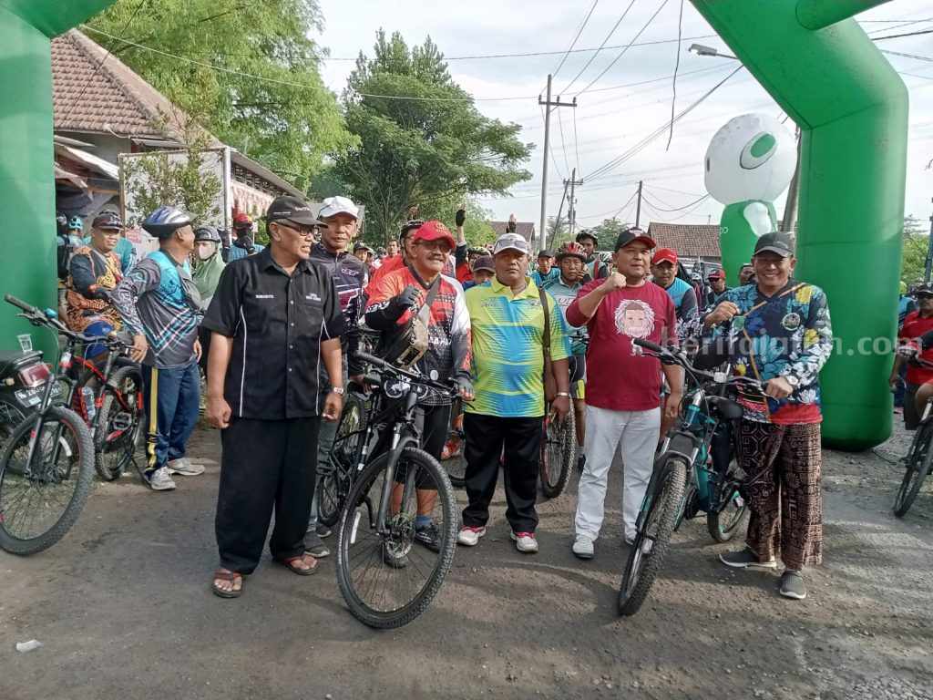 Anggota DPRD Jatim Gowes Bareng Warga Gempol Pasuruan