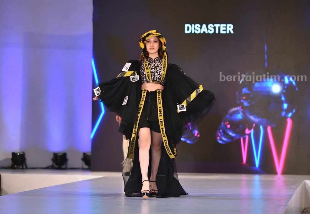 Desainer Kota Malang Juara Dengan Baju Berbahan Spanduk Usut Tuntas Tragedi Kanjuruhan