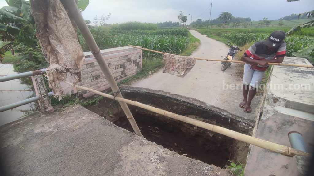 Tak Pernah Direhab, Jembatan di Mojokerto Ini Putus