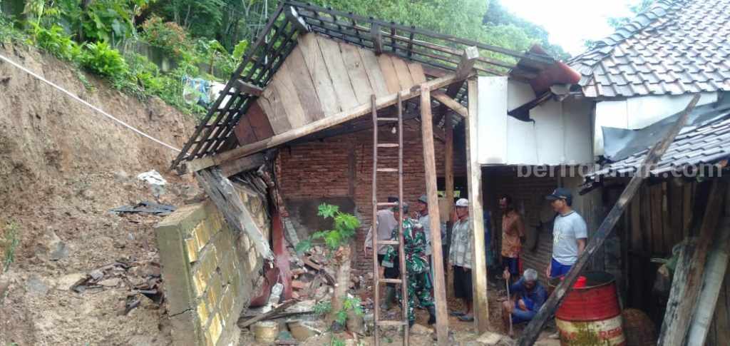 Rumah Warga di Bojonegoro Rusak Terkena Longsoran Tanah