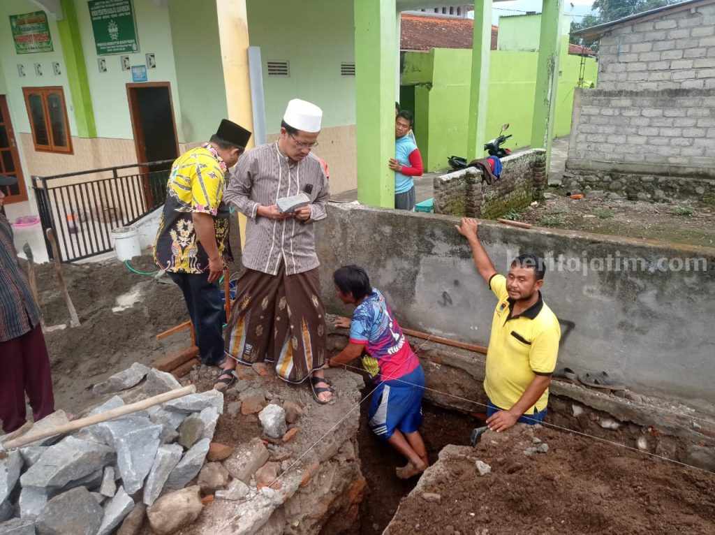 Dukung Pendidikan Agama, Anggota DPR RI Sarmuji Bantu 50 Madrasah di Kediri