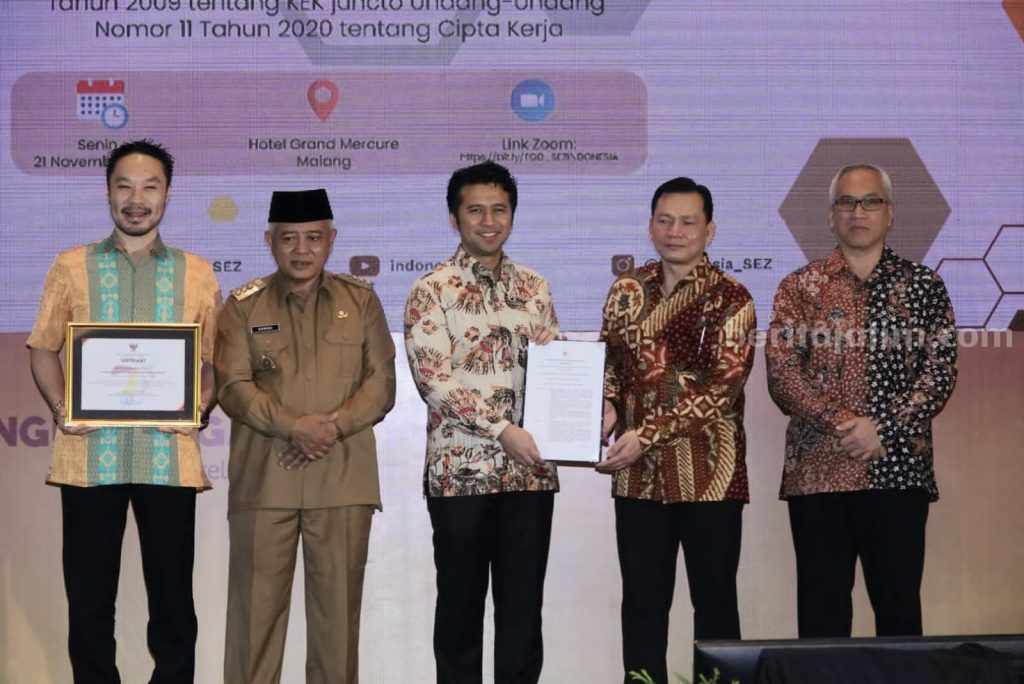 Terima Sertifikat KEK Singhasari, Emil: Ekosistem Digital Tumbuh di Jatim