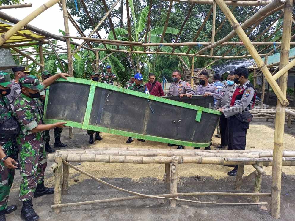 Arena Judi Sabung Ayam di Mojokerto Digerebek