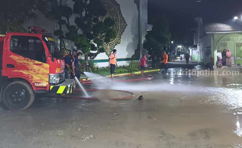 Surut, Banjir di Pondok Pesantren Al Amien Sumenep Tinggalkan Lumpur